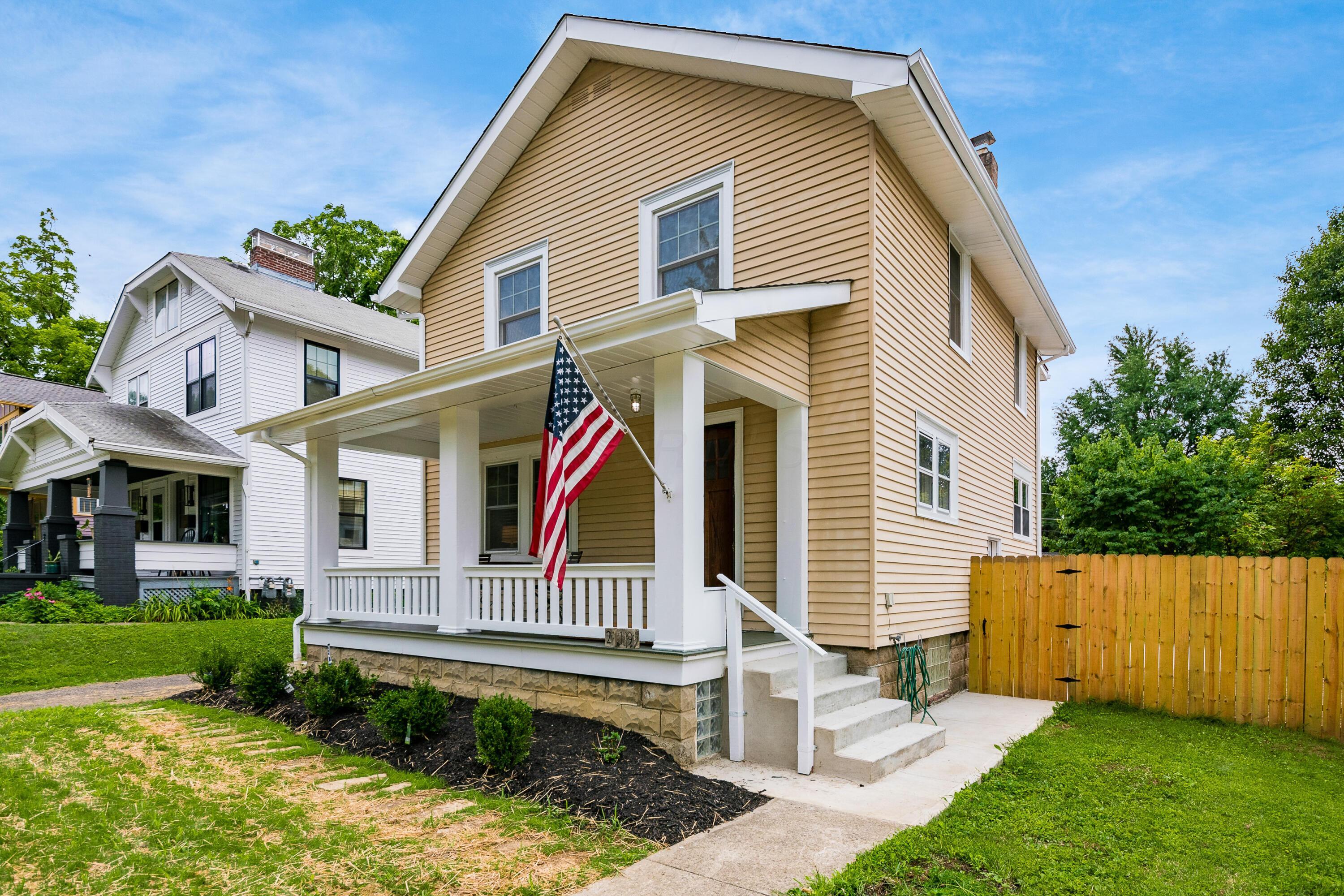 Property Photo: 219 E Como Avenue OH 43202