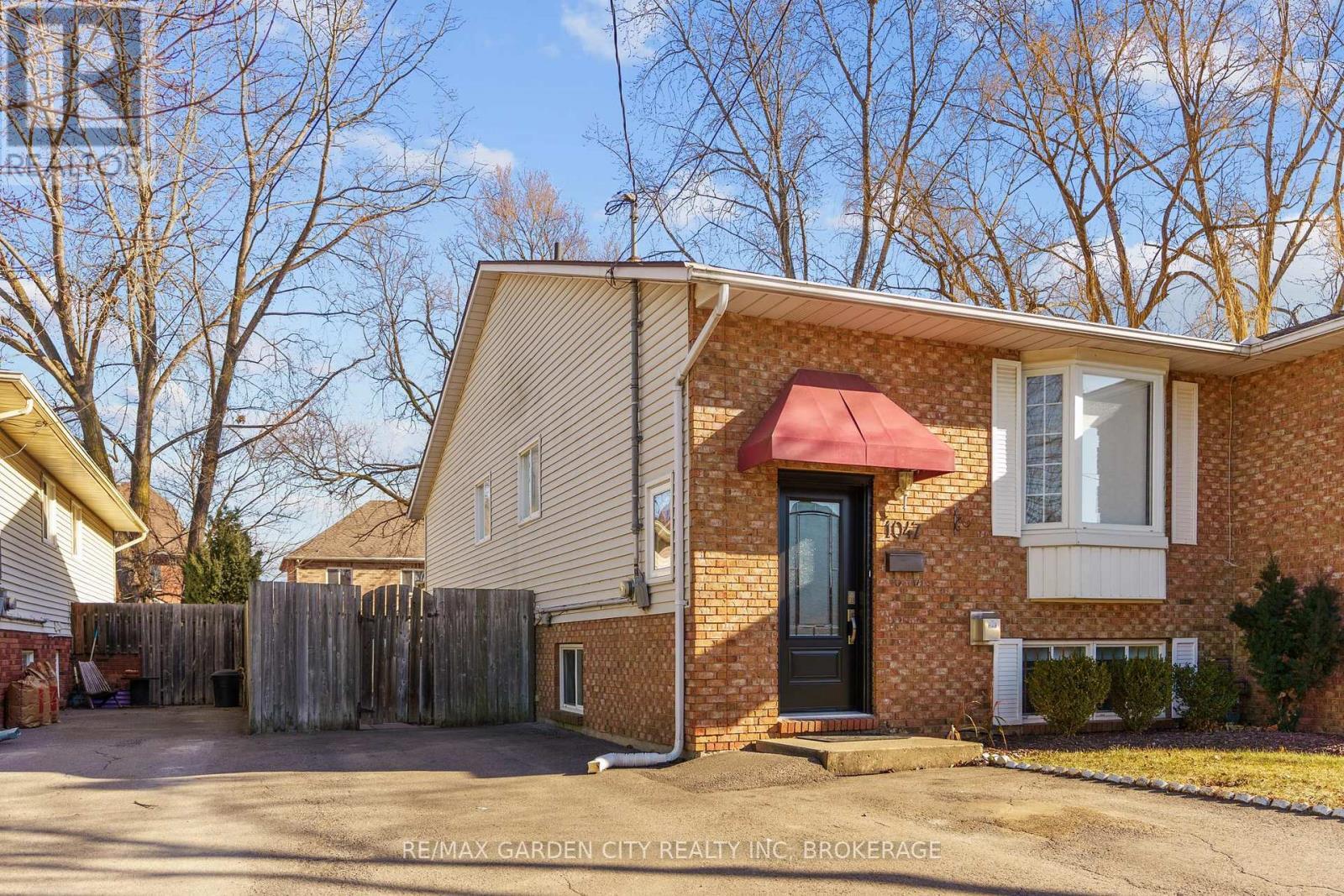 Property Photo:  1047 Vansickle Road  ON L2S 2X4 