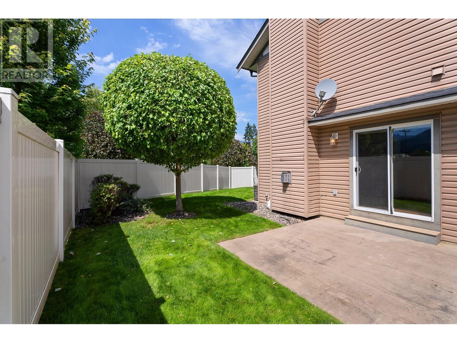 Photo de la propriété: 2060 12th Avenue Northeast 3 BC V1E 3P6