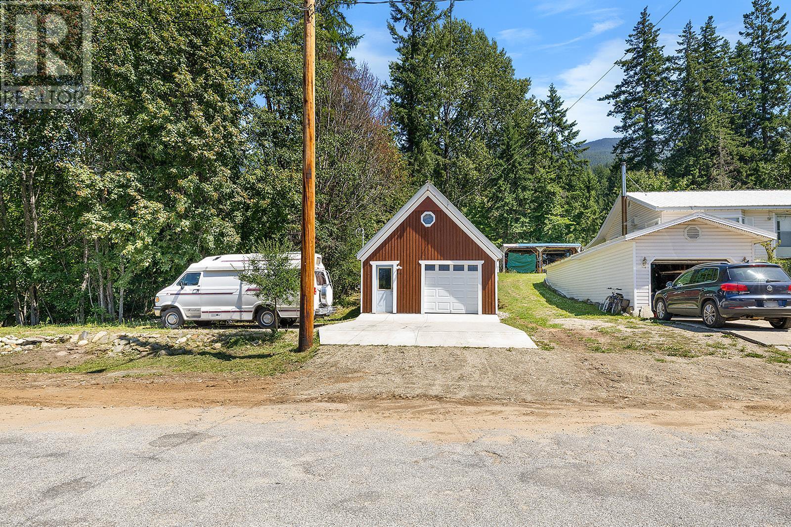Photo de la propriété:  1524 Russel Avenue  BC V0B 2B0 