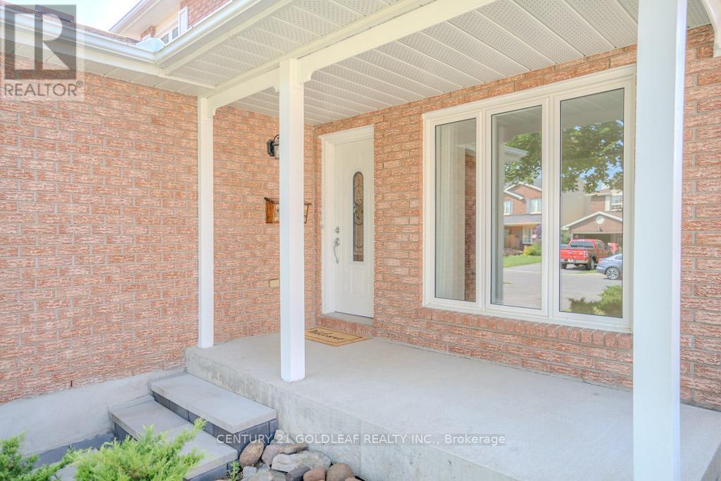 Property Photo: 612 Chenier Way ON K4A 1R1