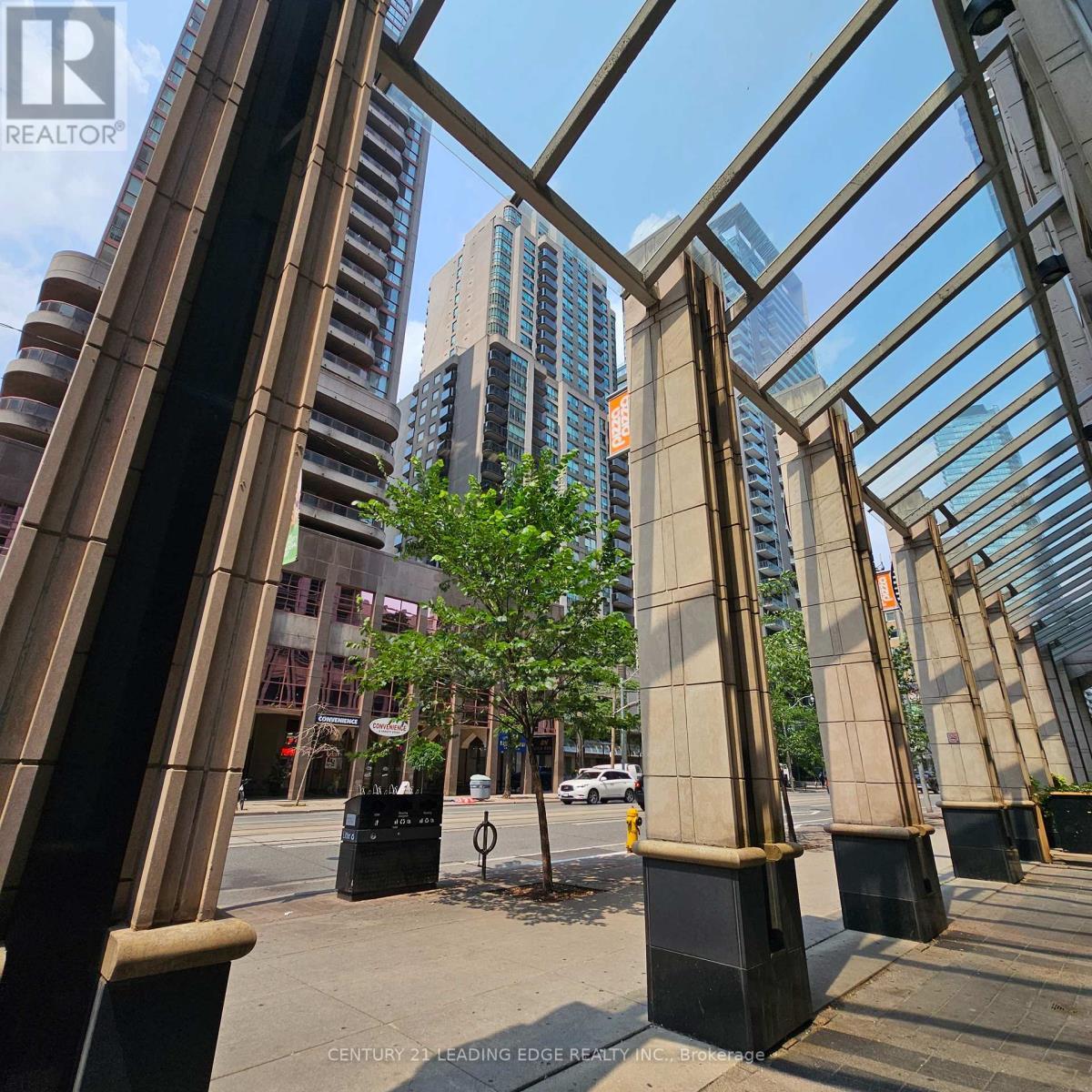 Property Photo: 761 Bay Street 714 ON M5G 2R2