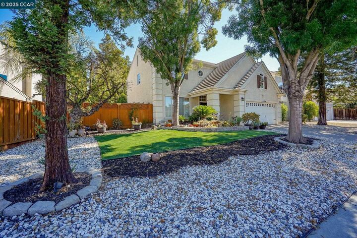 Property Photo: 601 Burwood Way CA 94509