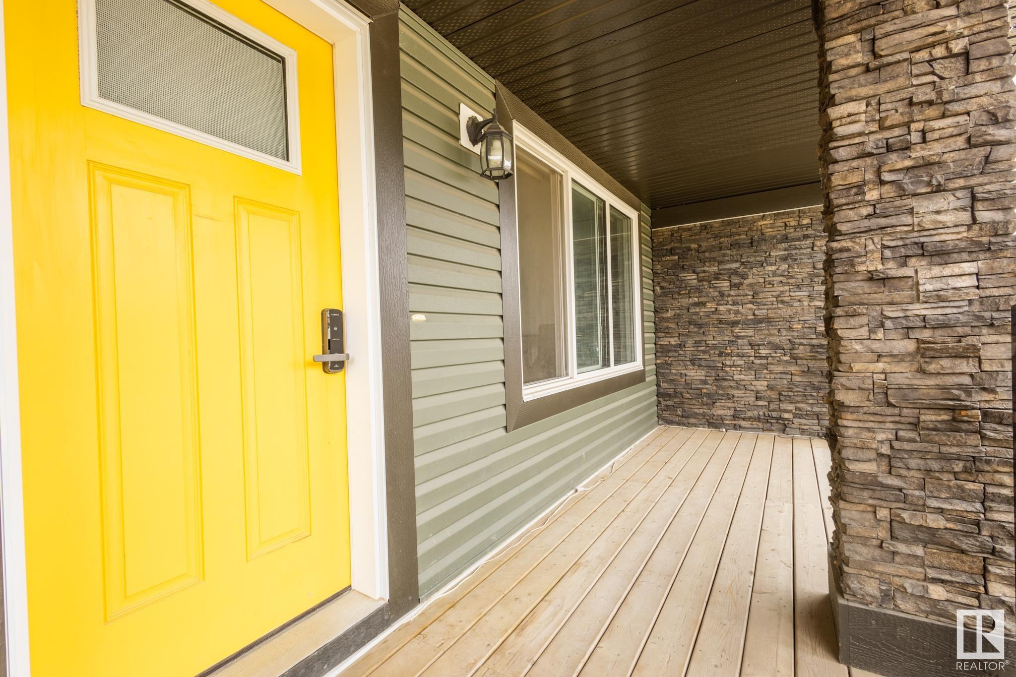 Property Photo:  6481 King Wynd SW  AB T6W 3Z9 