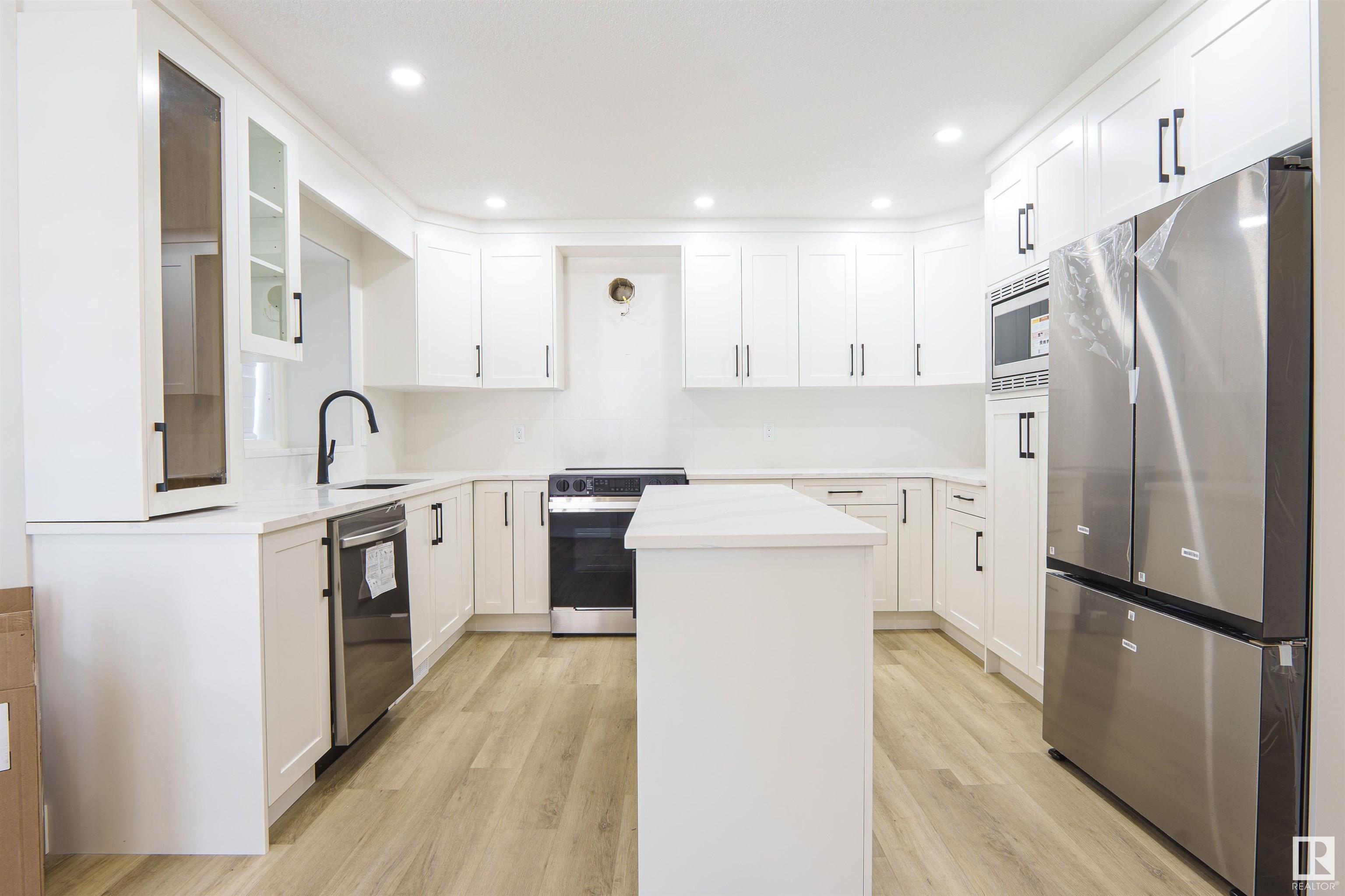 Property Photo:  370 Heath Road NW  AB T6R 2T8 