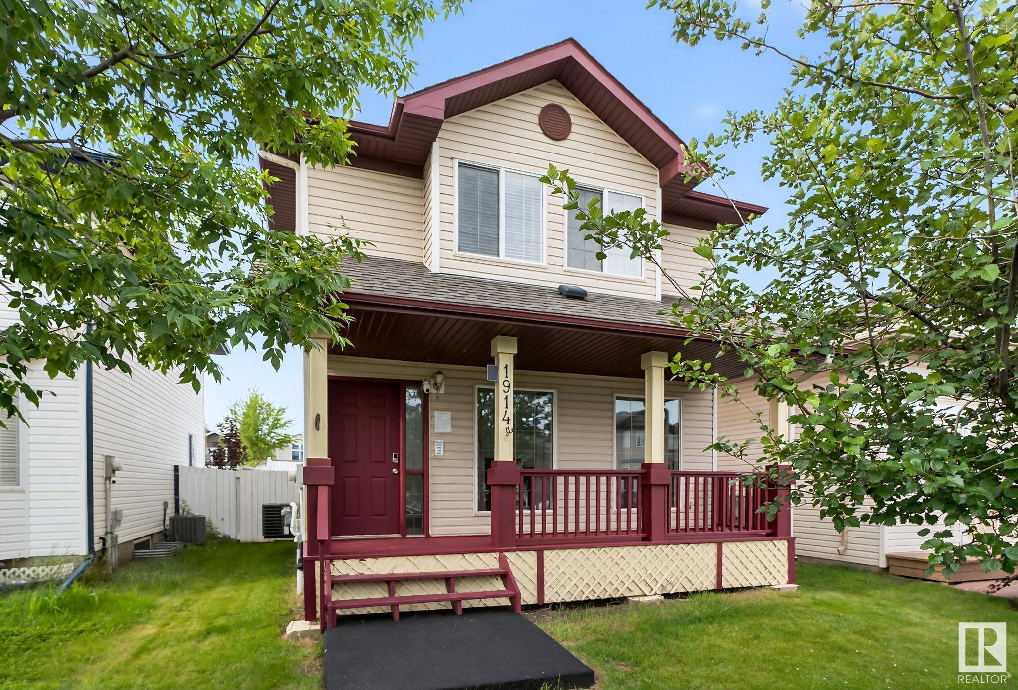 1914 37 Ave NW  Edmonton AB T6T 1S7 photo