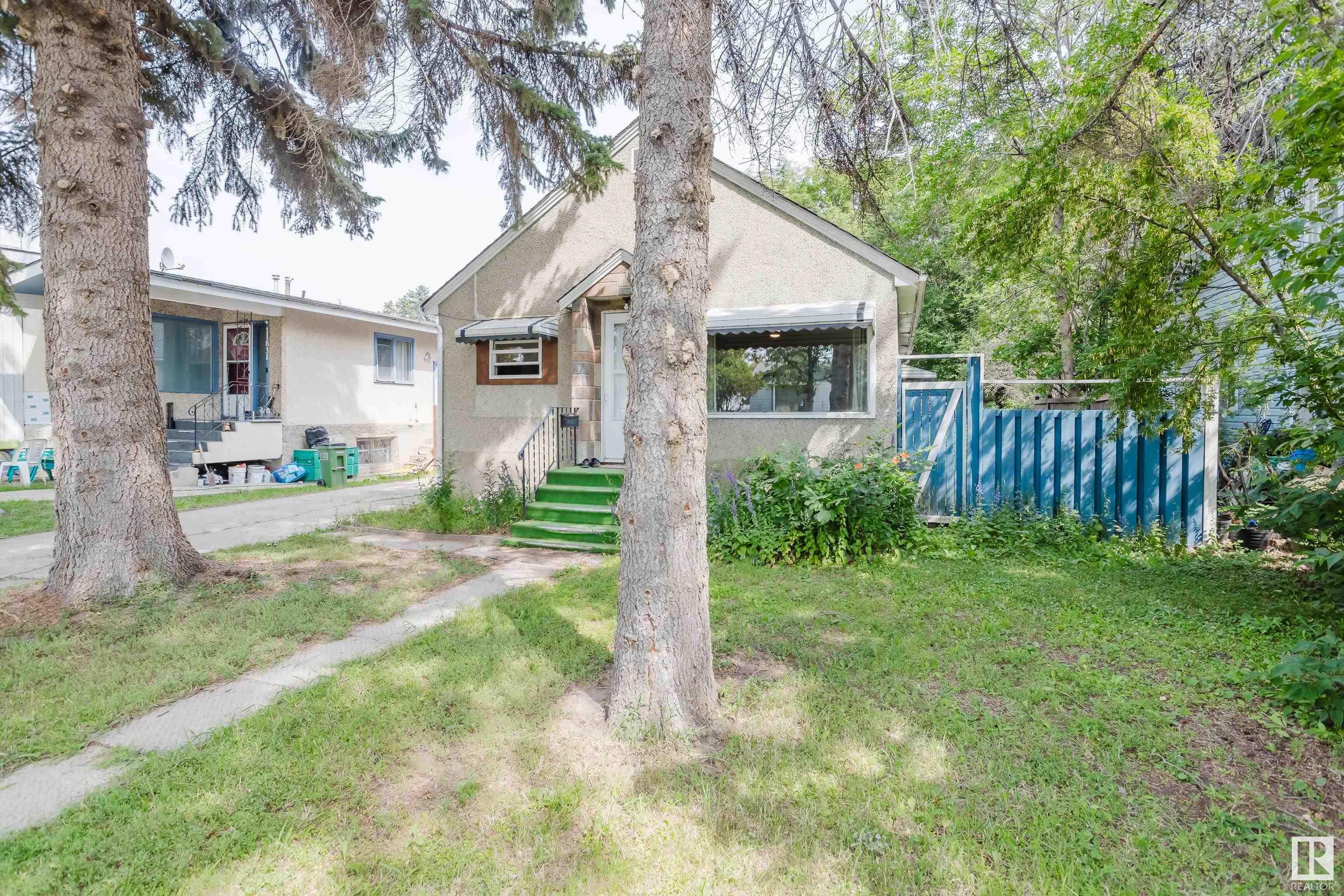 Property Photo:  11819 45 Street NW  AB T5W 2T3 