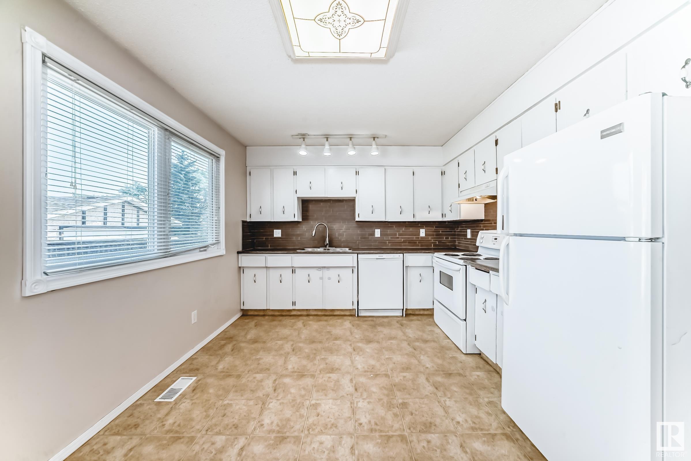 Property Photo:  17920 78 Avenue NW  AB T5T 3R7 