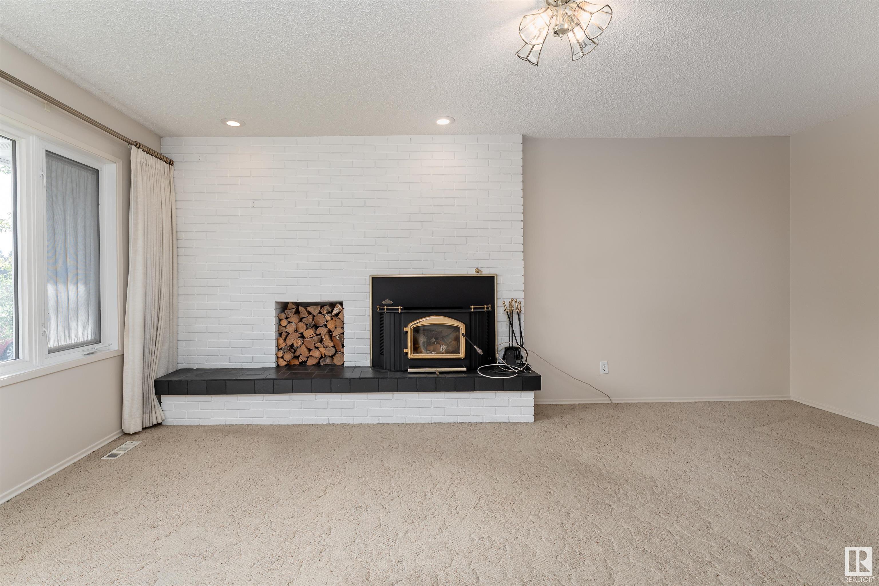 Property Photo:  4720 124 Street NW  AB T6H 3T8 