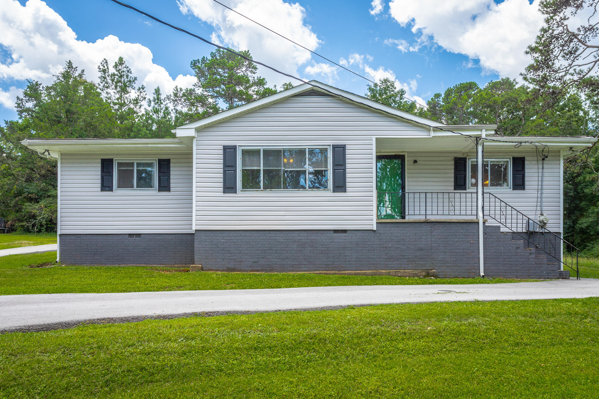 Property Photo: 7422 Min Tom Drive TN 37421