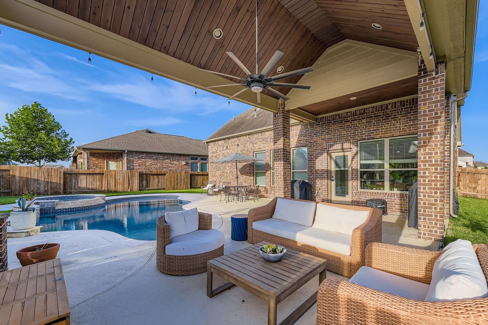 Property Photo: 413 Westwood Drive TX 77573