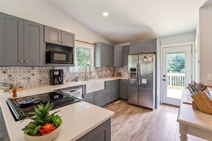 Property Photo:  1929 E Maish Avenue  IA 50320 