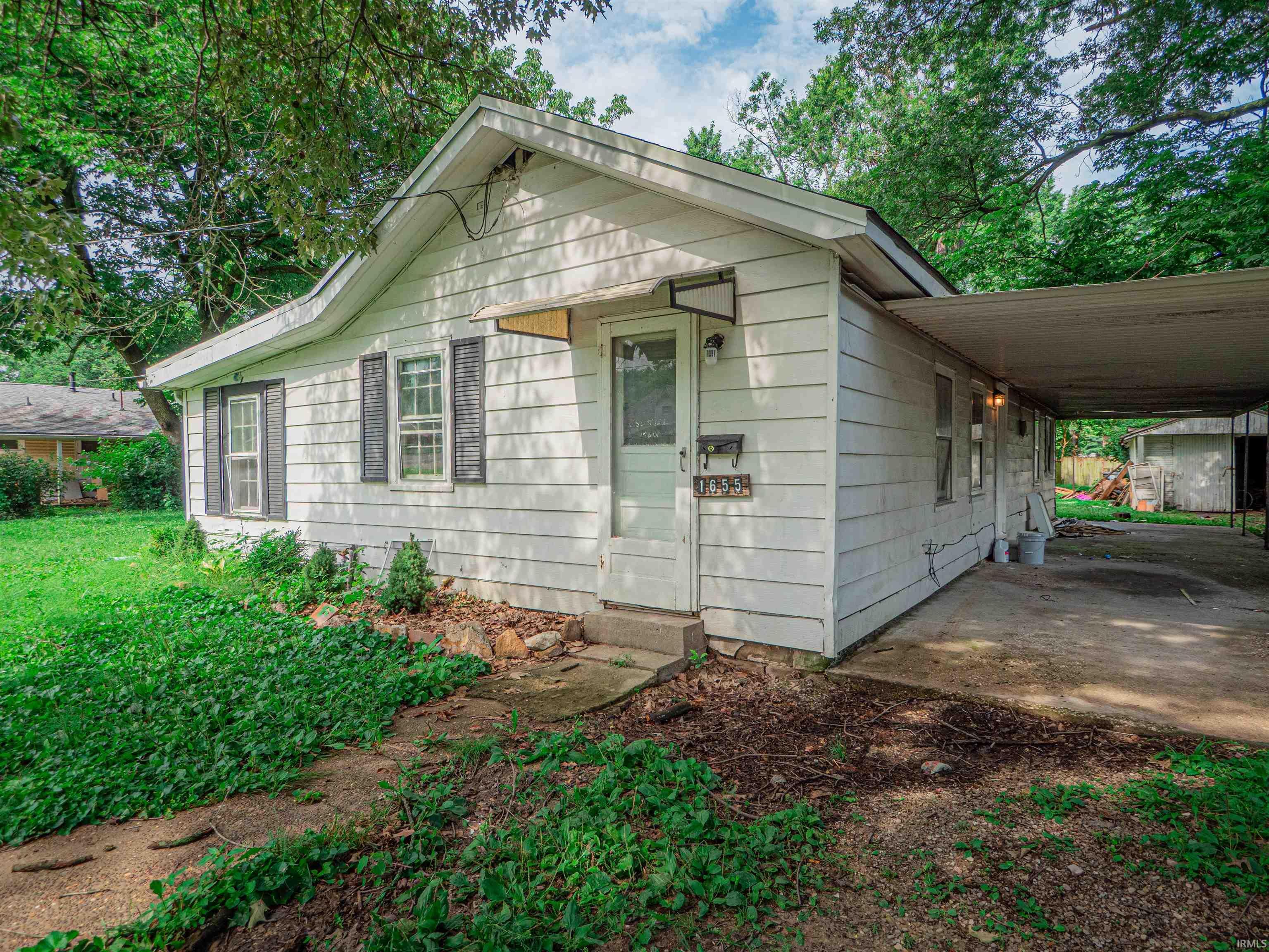 Property Photo:  1655 Eastwood Avenue  IN 47714 