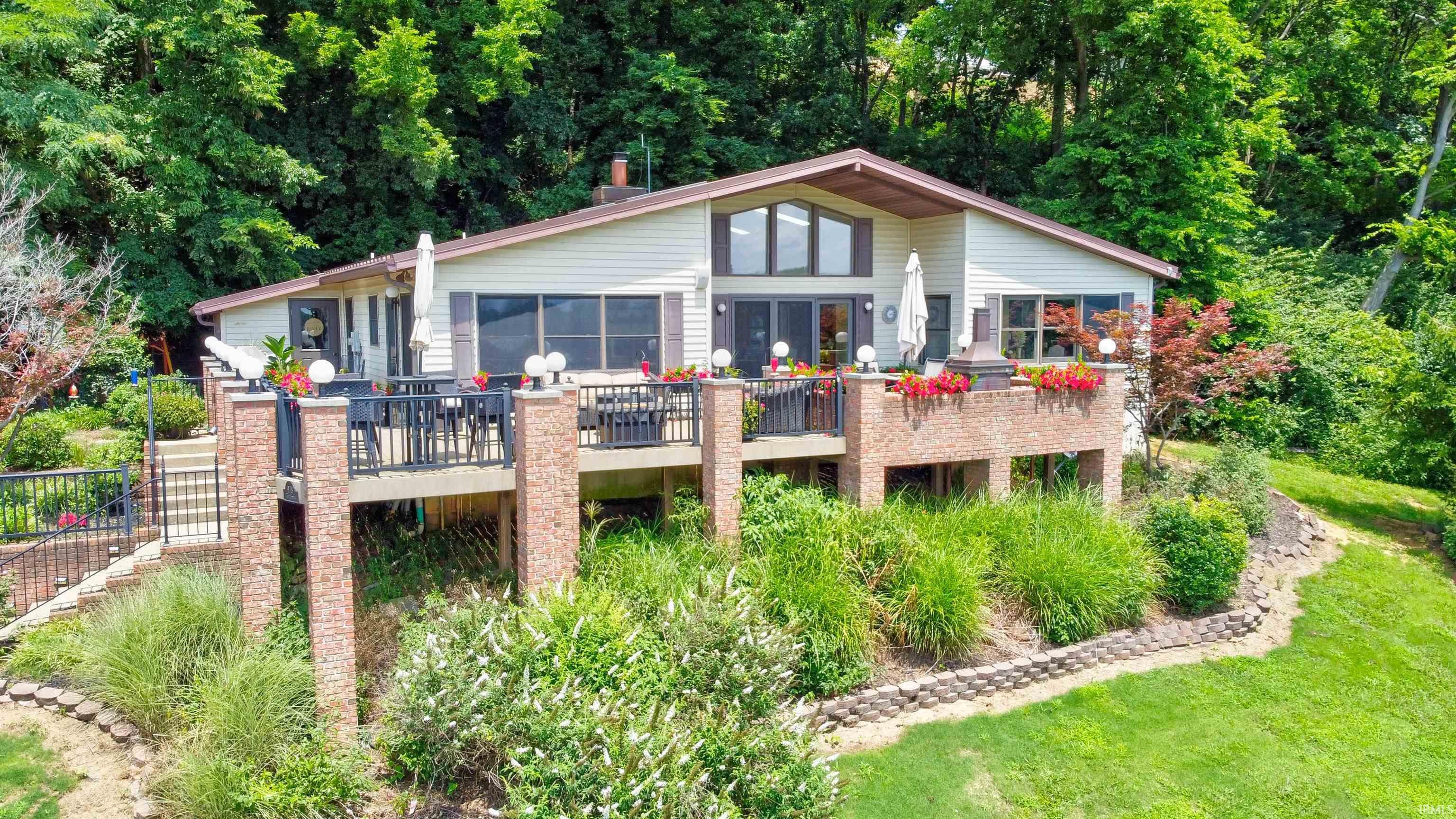 Property Photo: 9718 Smith Diamond Road IN 47620