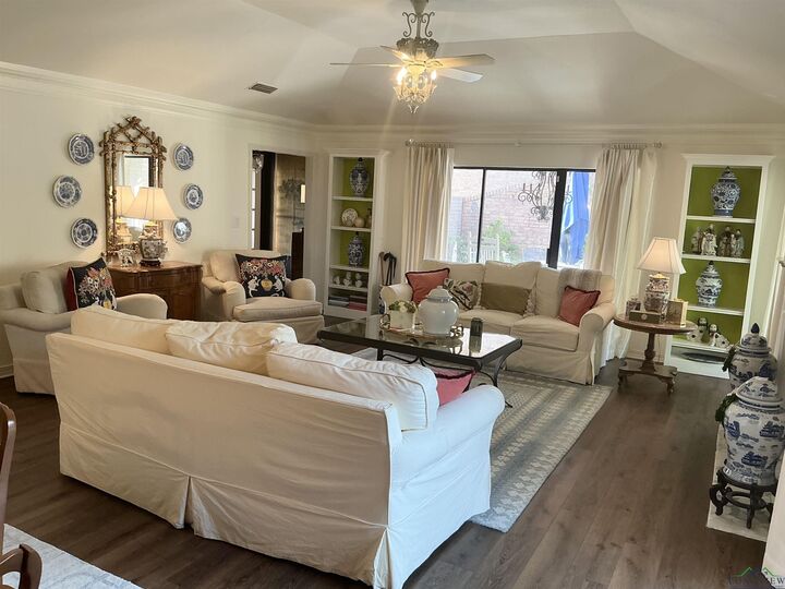 2206 Robbinwood Ln  Longview TX 75601 photo