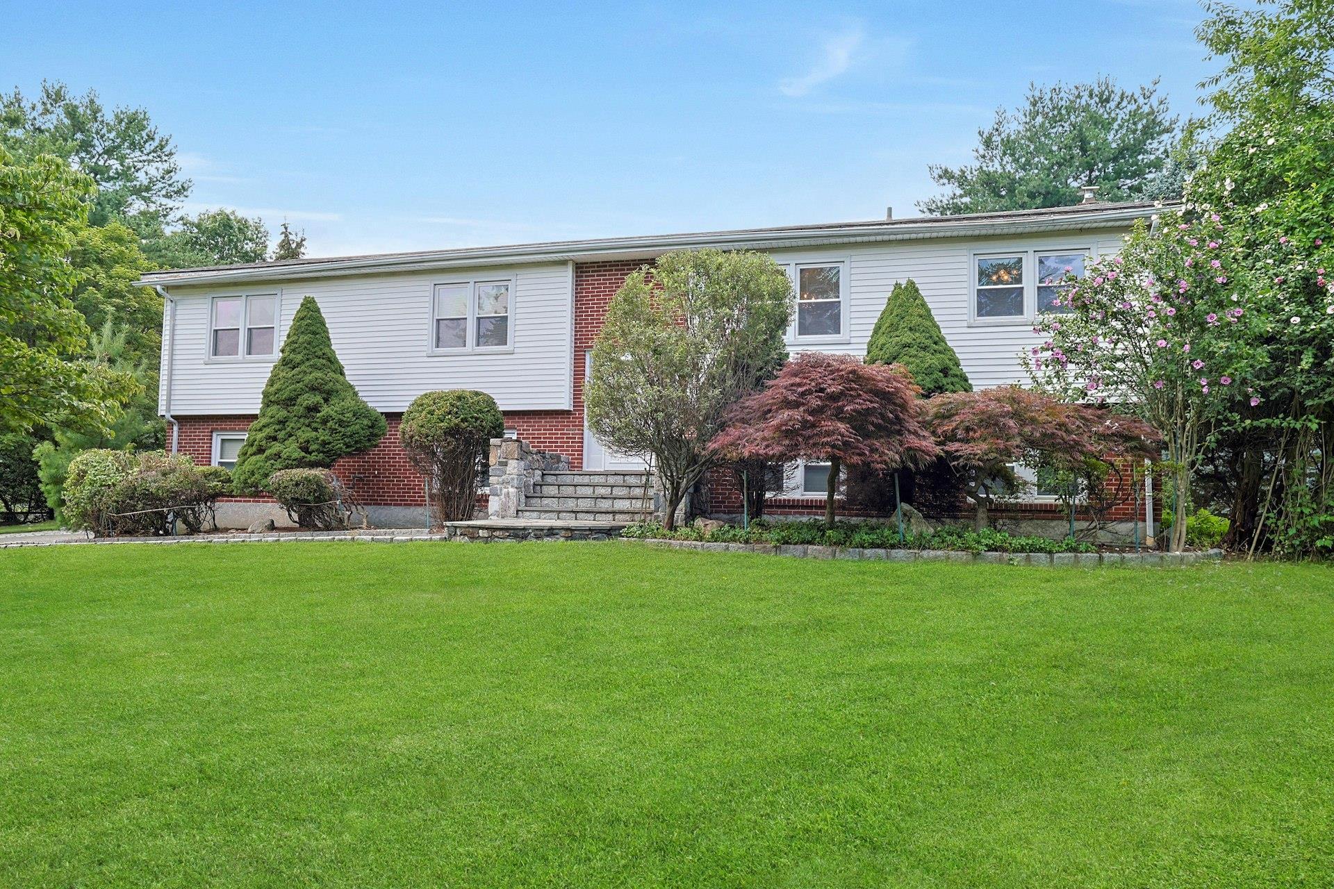 Property Photo:  108 Eastview Drive  NY 10595 