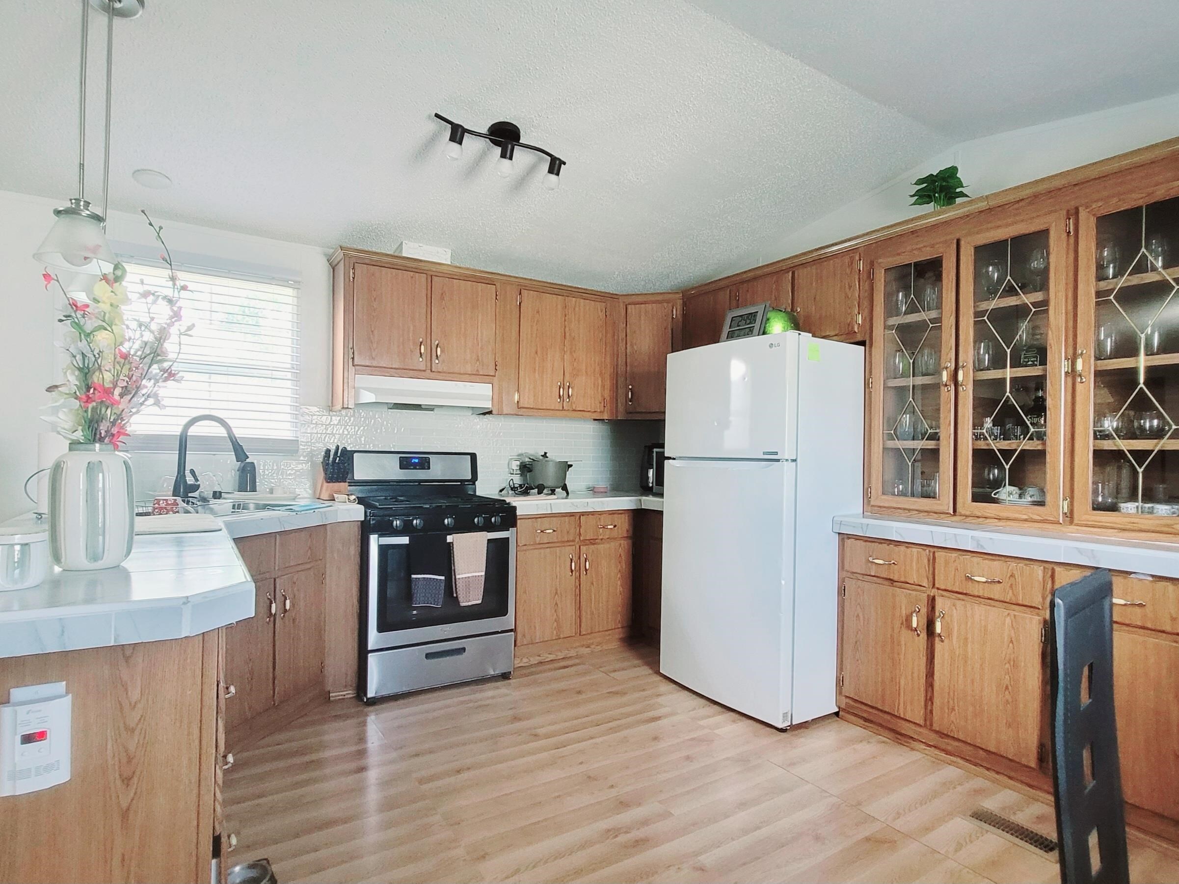 Property Photo:  1407 E 12th  NE 69101 
