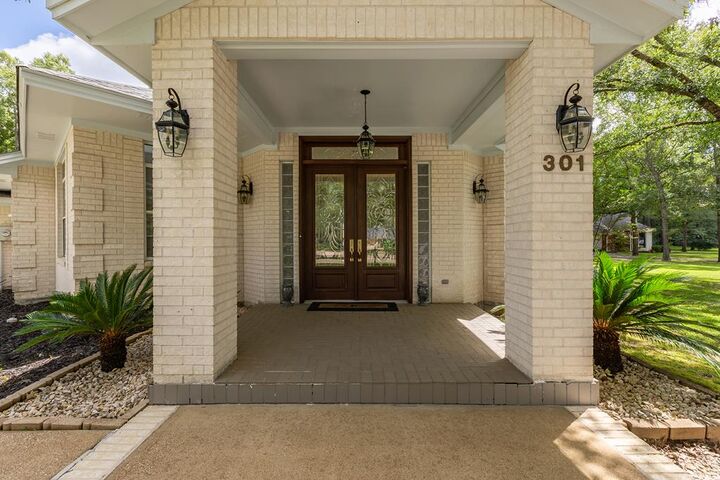 Property Photo:  301 Southern Trace  TX 75901 