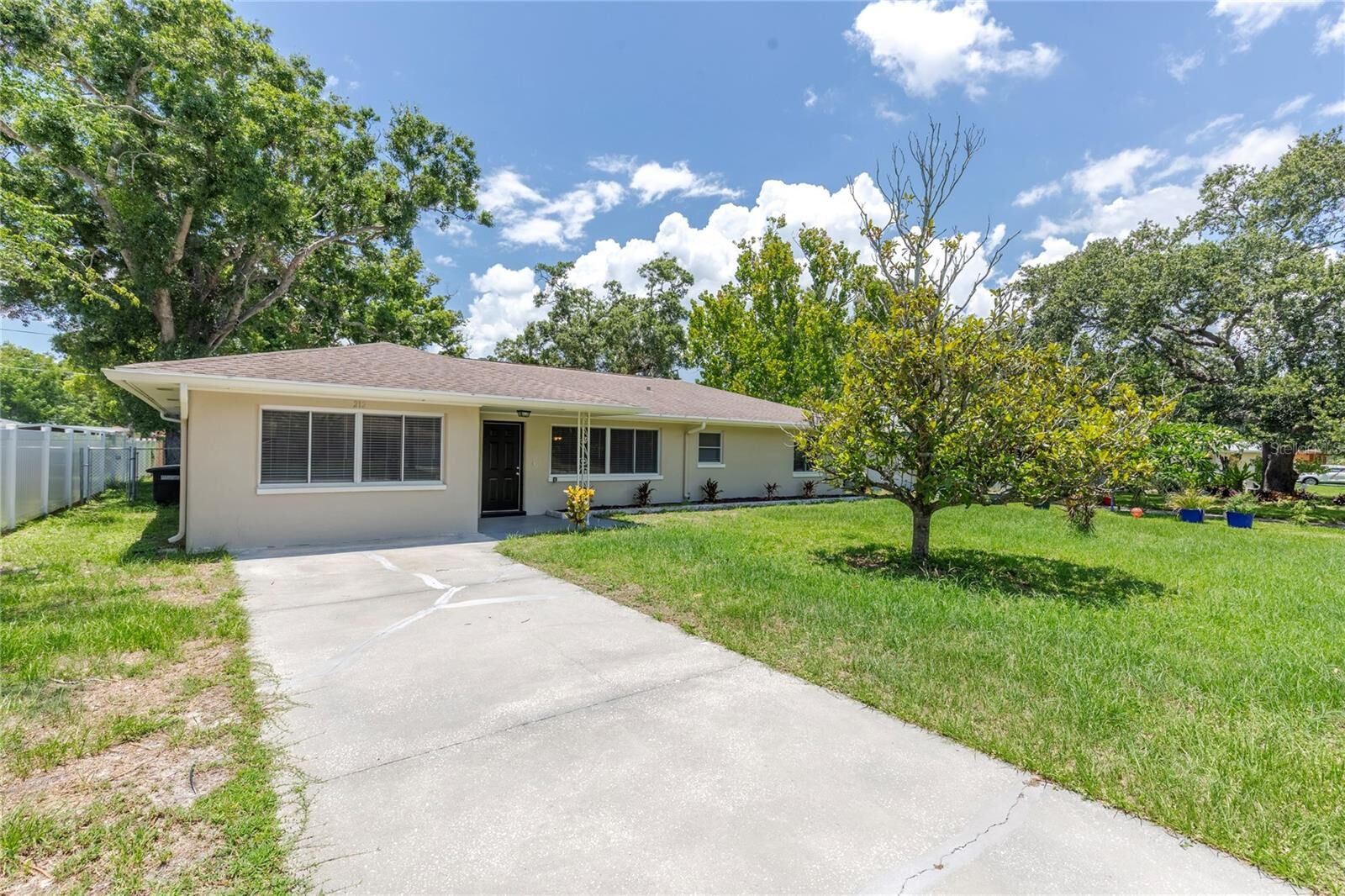 Property Photo:  212 S Aurora Avenue  FL 33765 