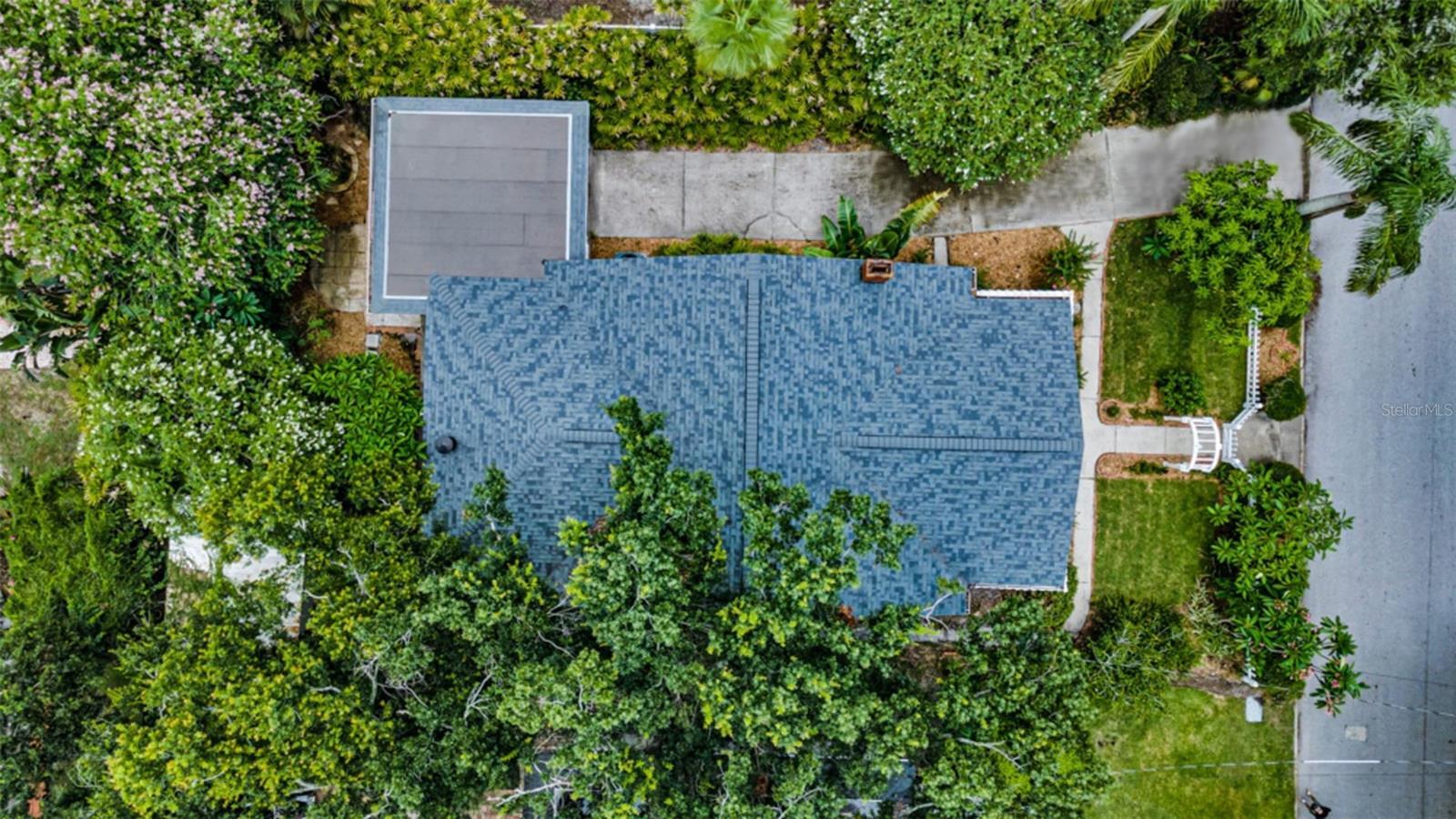 Property Photo: 3115 W Hawthorne Road FL 33611