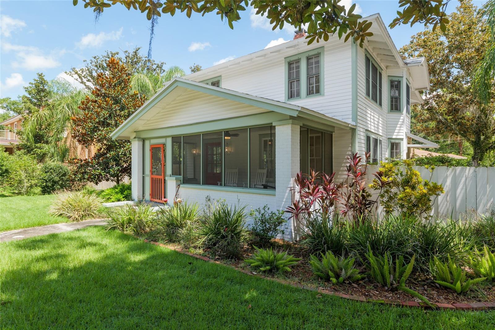 Property Photo: 704 NE 4th Street FL 32601
