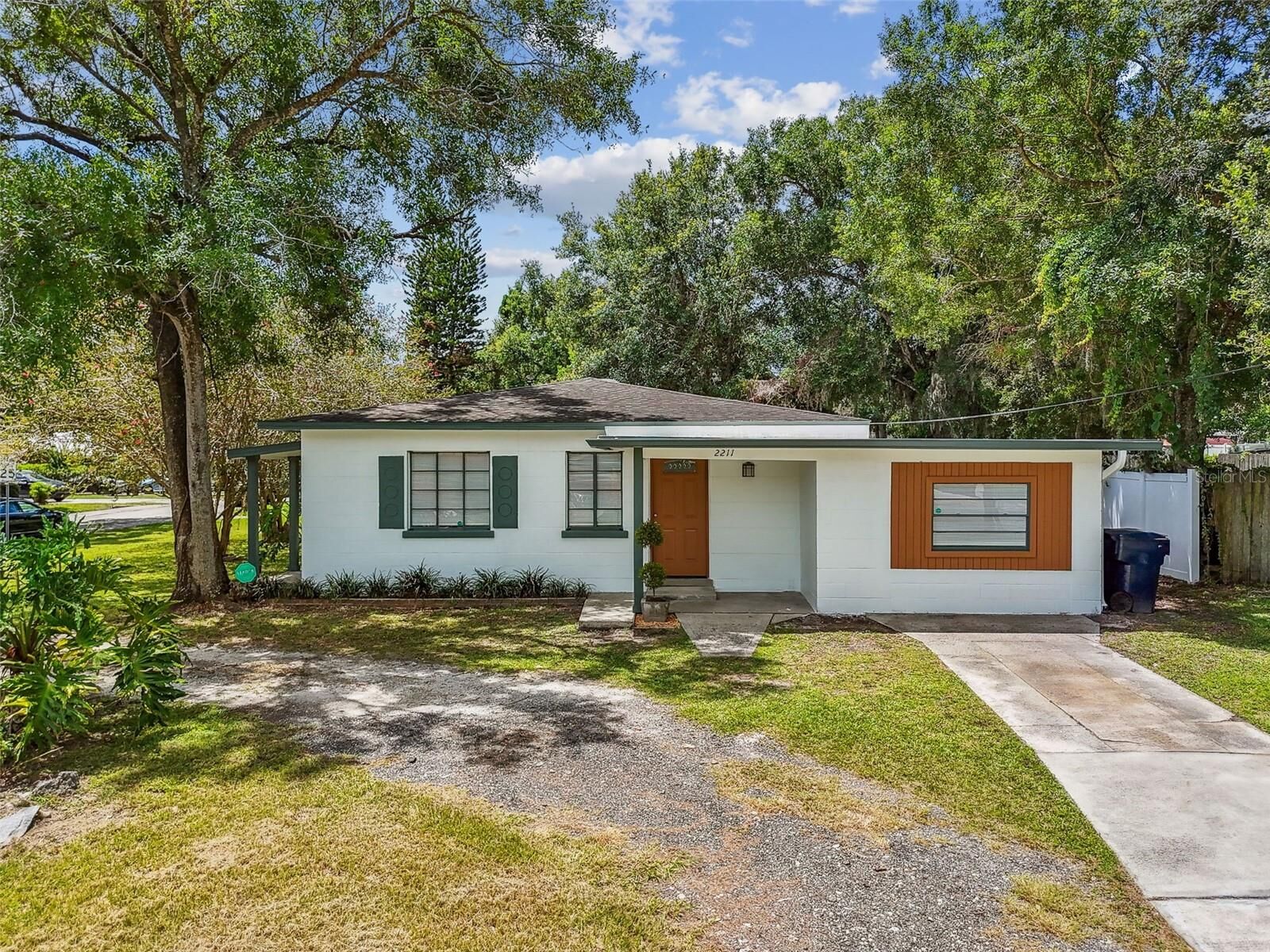 Property Photo:  2211 E Hanna Avenue  FL 33610 