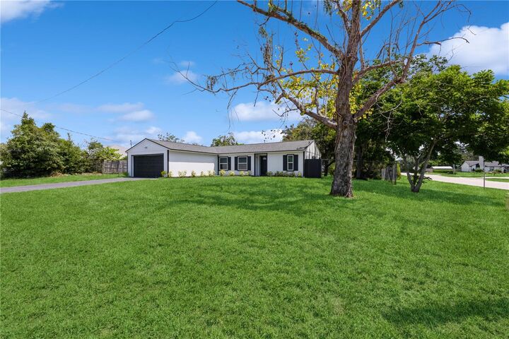 Property Photo:  2941 Desmond Court  FL 32738 