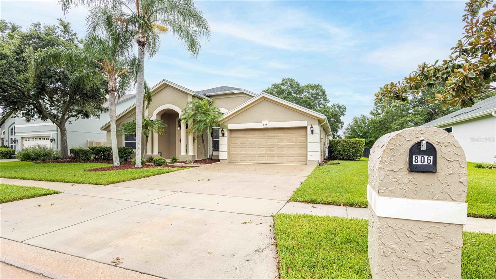 Property Photo: 806 Grovesmere Loop FL 34761