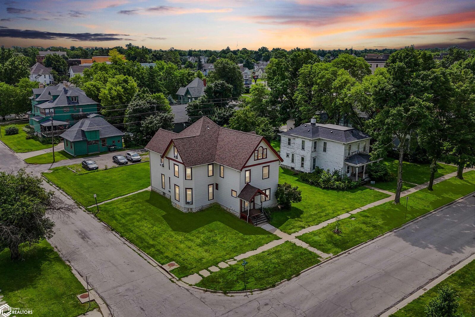 Property Photo:  1132 Main Street  IA 50112 