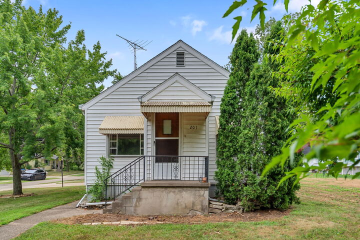 Property Photo:  201 S Norton Street  MI 49117 