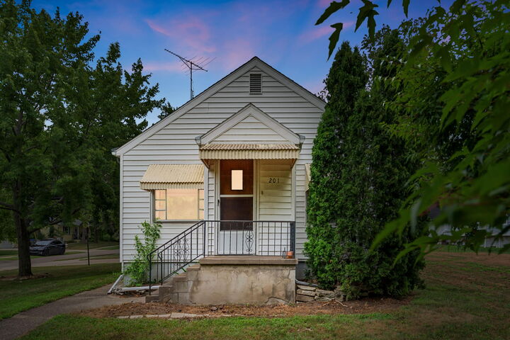 Property Photo:  201 S Norton Street  MI 49117