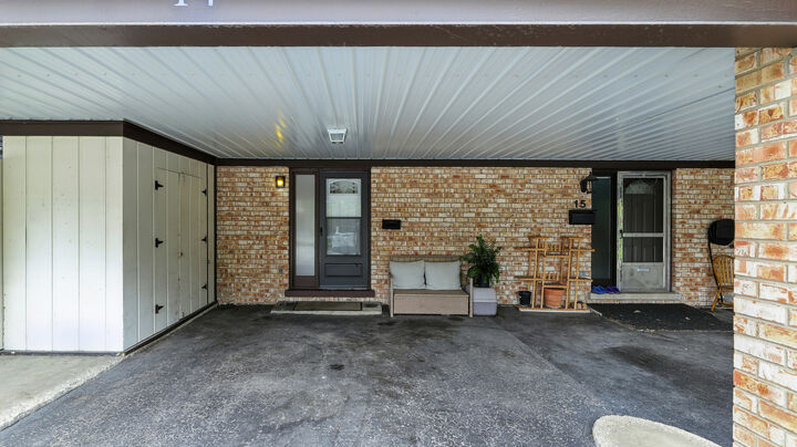 Property Photo: 14 Cour Caravelle IL 60465