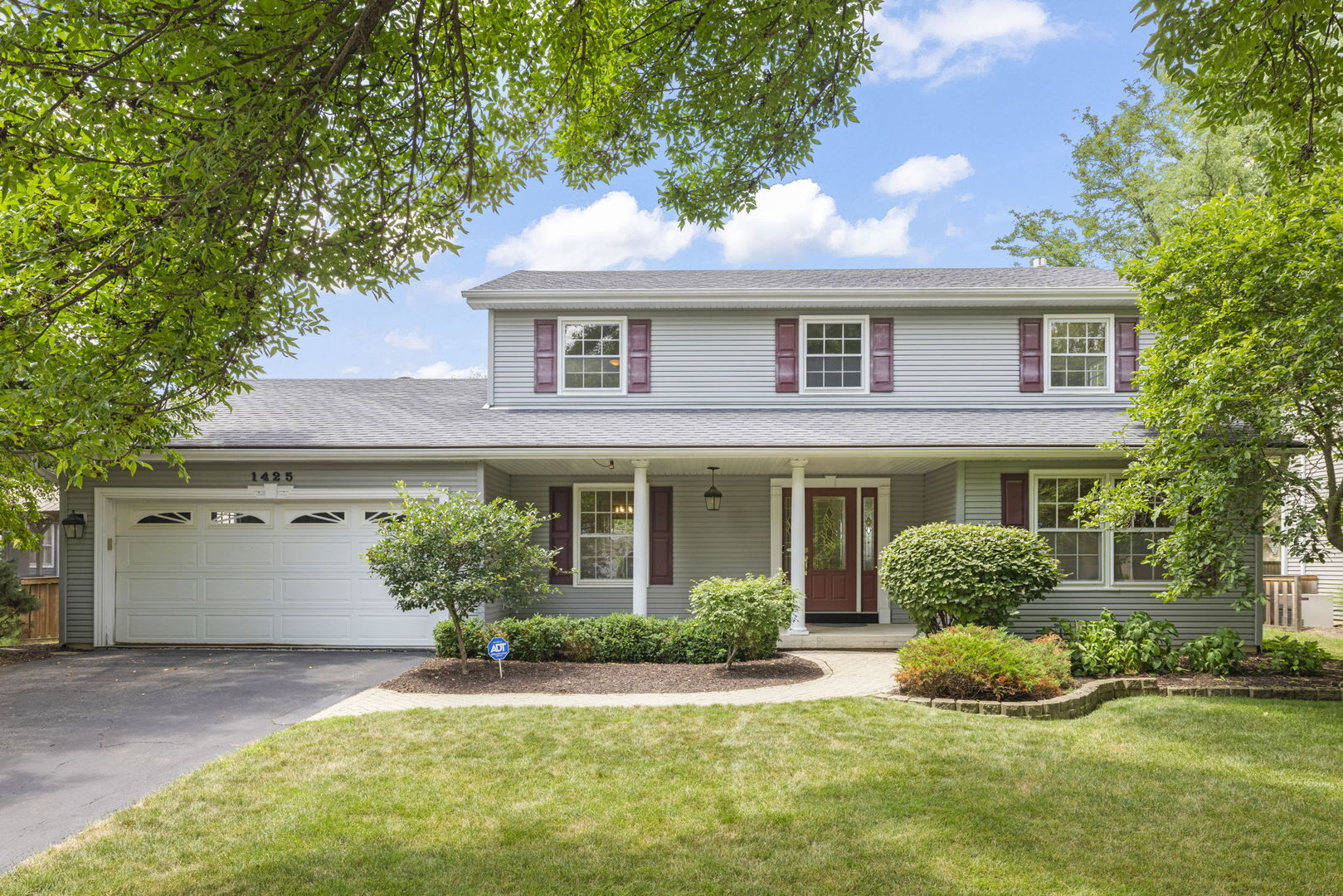 Property Photo: 1425 Brush Hill Circle IL 60540