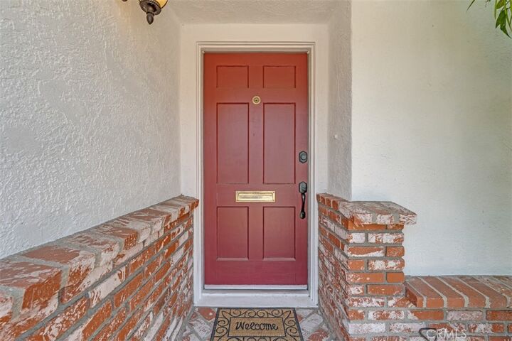 Property Photo: 2549 N Keystone Street CA 91504