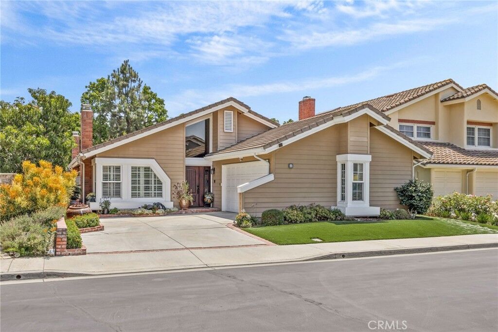 Property Photo:  4 Ribera  CA 92620 