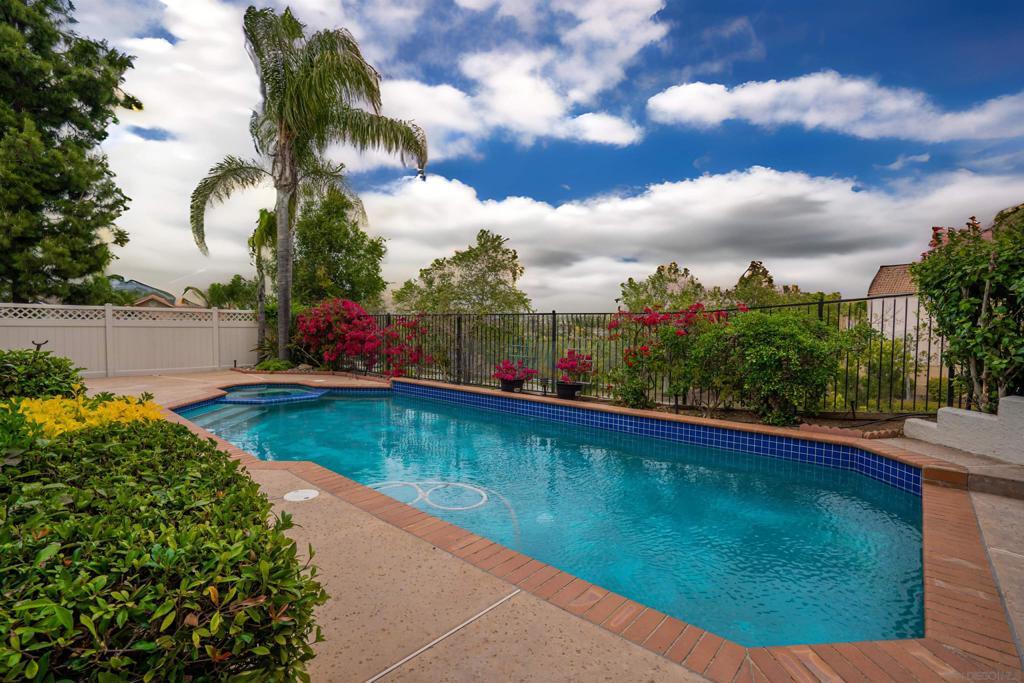 18037 Saponi Ct 678-380-02-00  San Diego CA 92127 photo