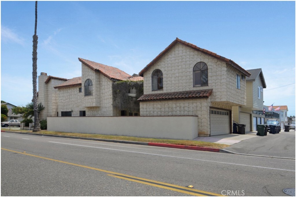 Property Photo:  627 19th Street  CA 92648 