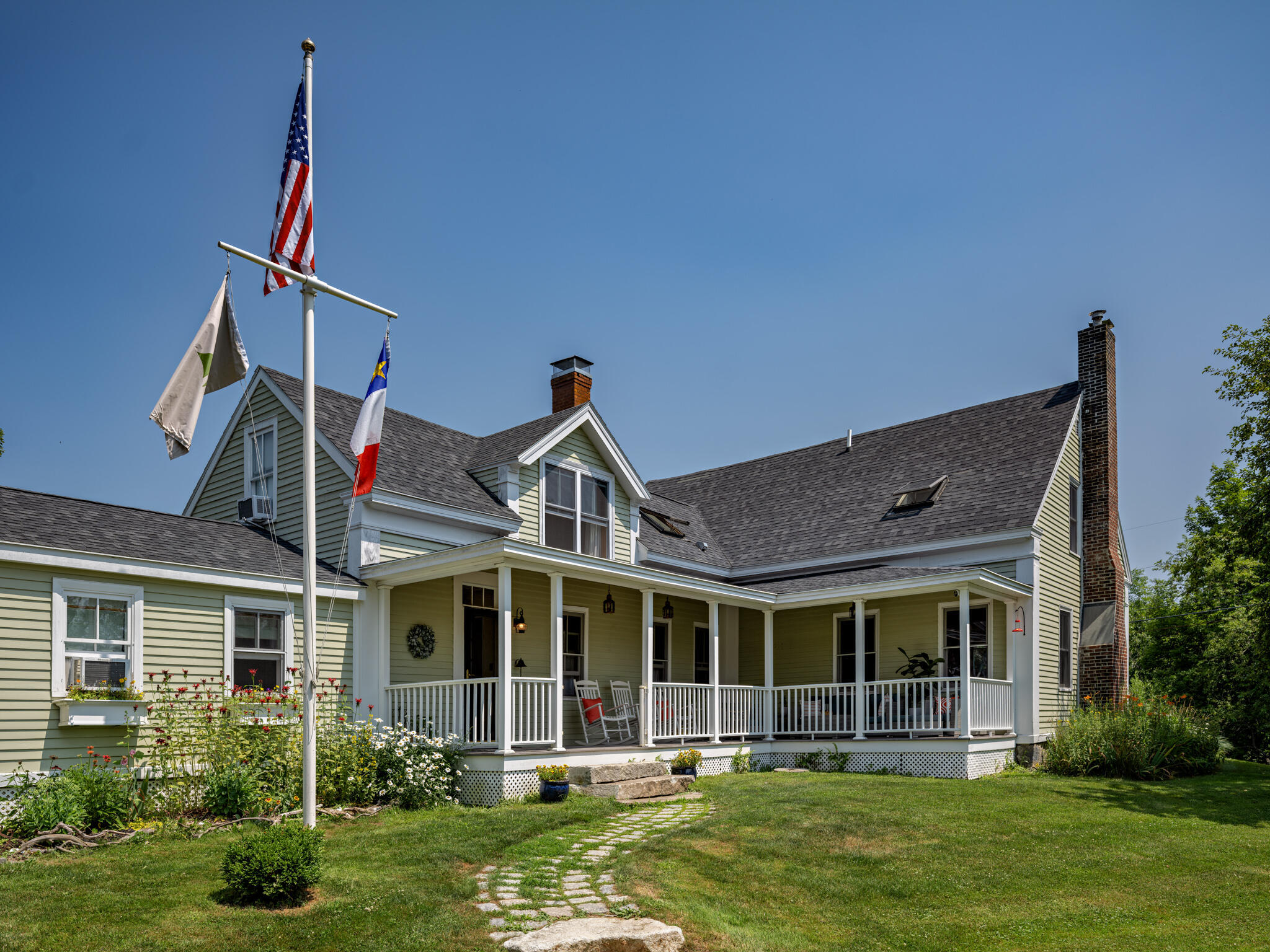 Property Photo:  25 Pine Street  ME 04572 