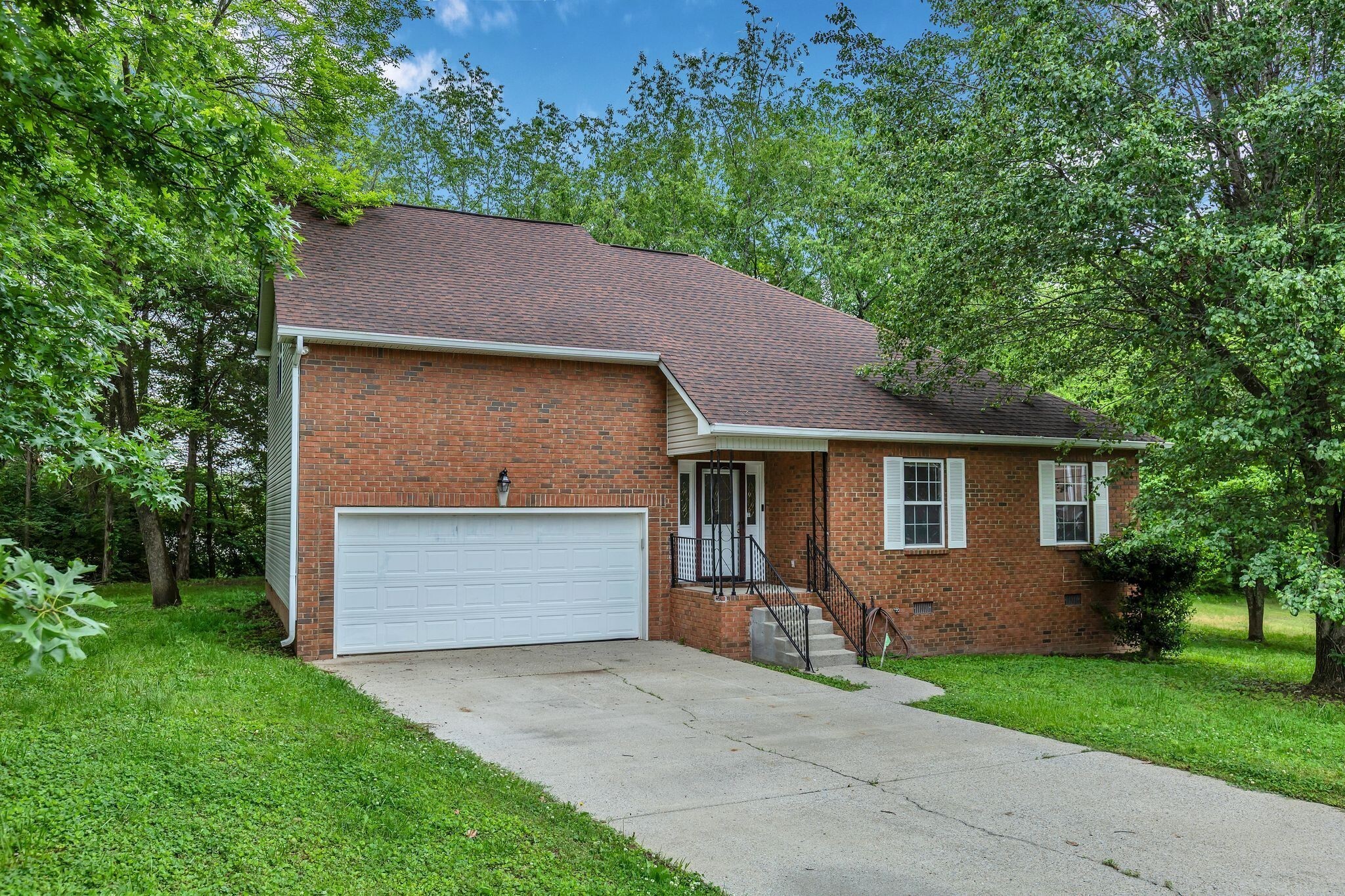 Property Photo:  121 Buena Vista Ct  TN 37218 