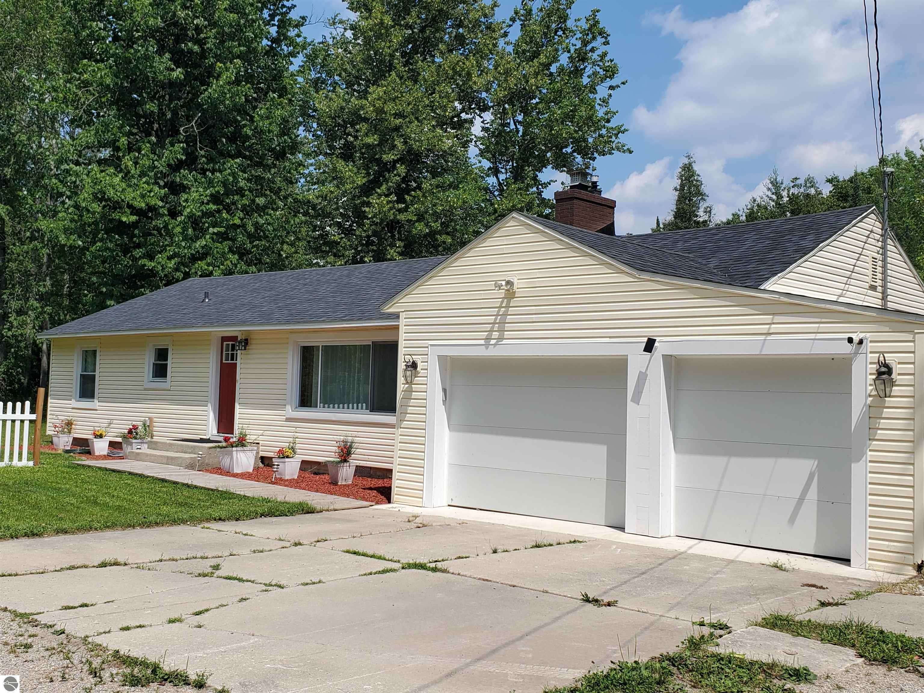 Property Photo: 3227 S Garfield Road MI 49649