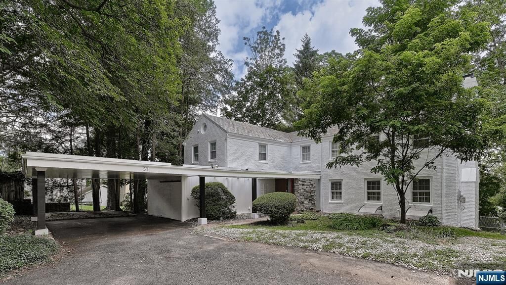 Property Photo:  57 Winding Way  NJ 07052 