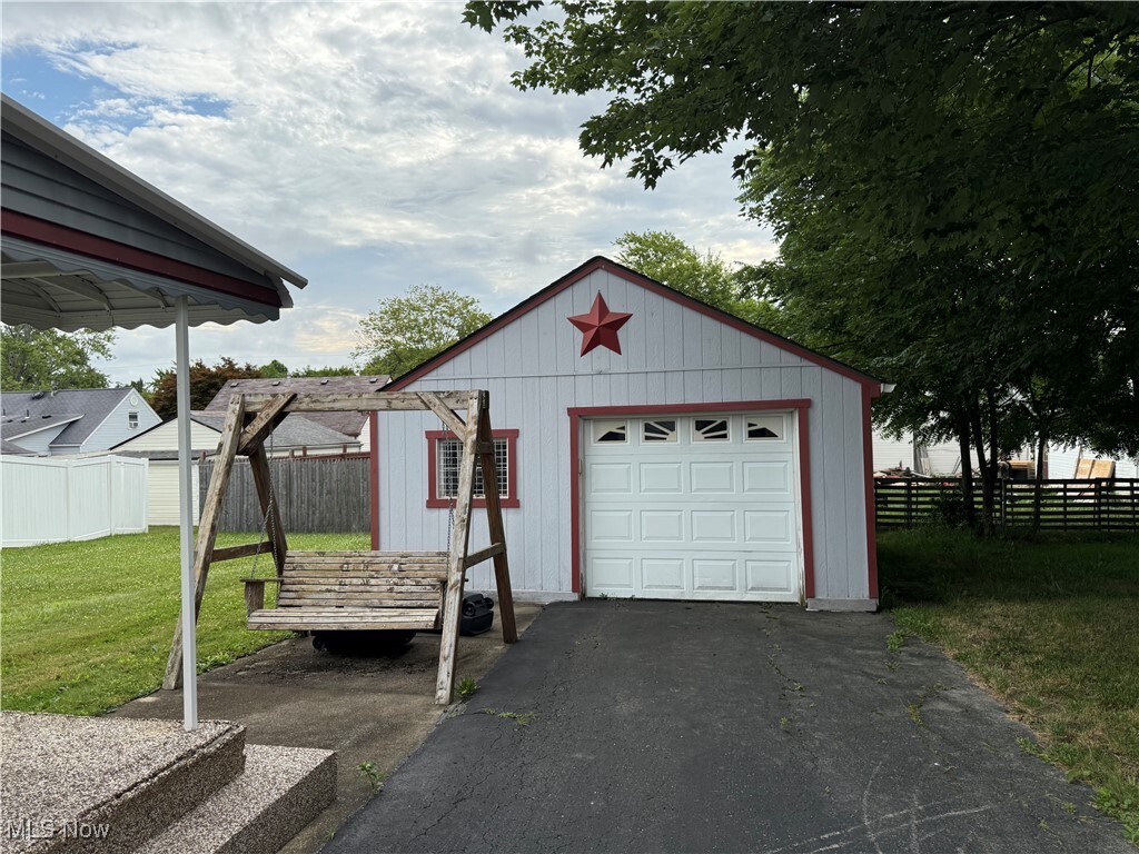 Property Photo: 161 N Roanoke Avenue OH 44515