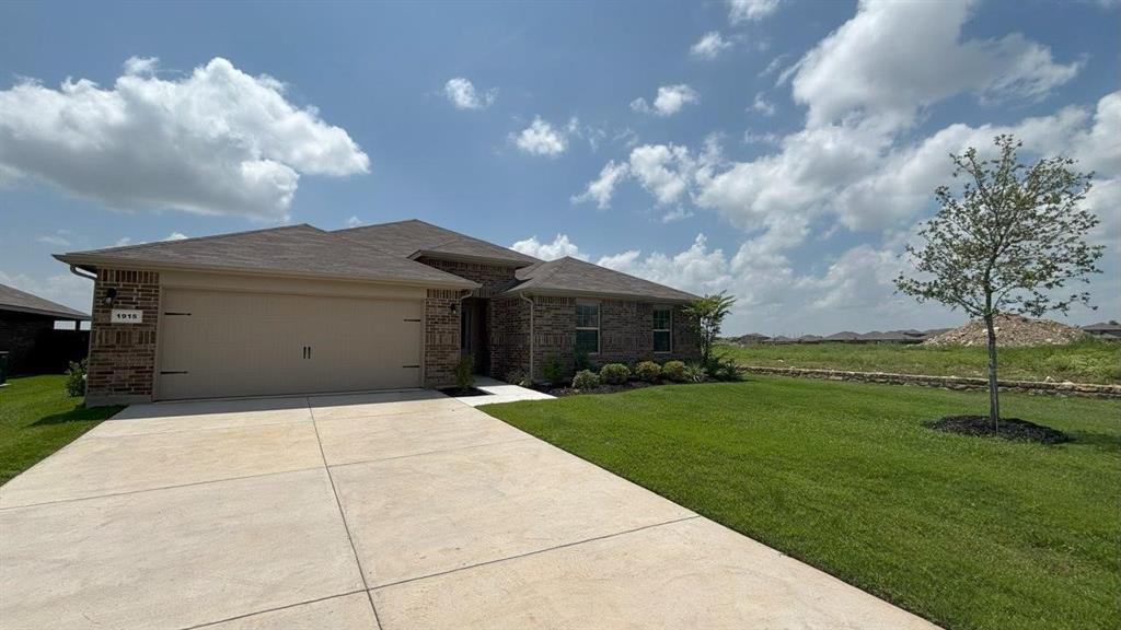 Property Photo: 1915 Heritage TX 76033