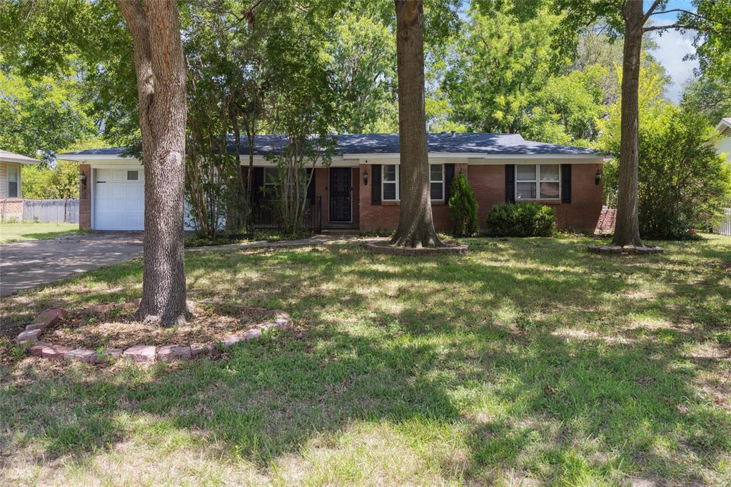 Property Photo:  713 Plaza Drive  TX 76140 