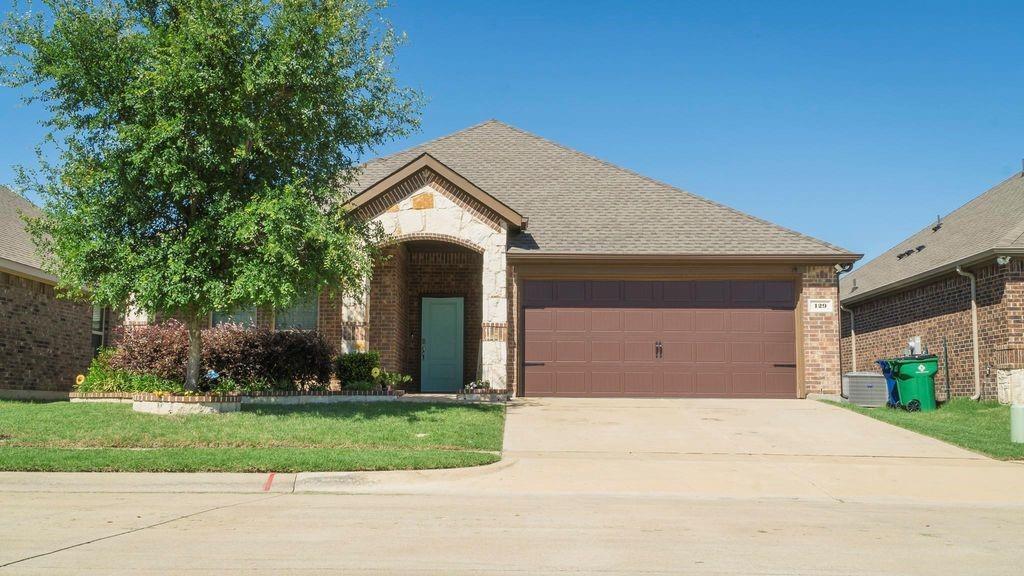 Property Photo:  129 Garden Grove Drive  TX 75165 