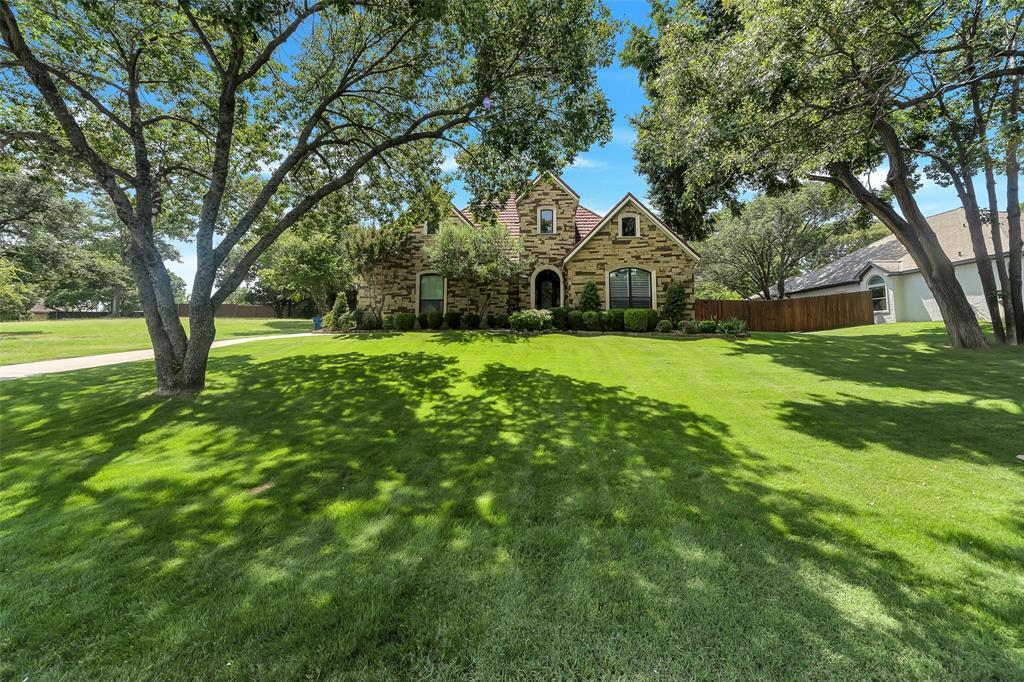 Property Photo:  8917 Crest Wood Drive  TX 76179 