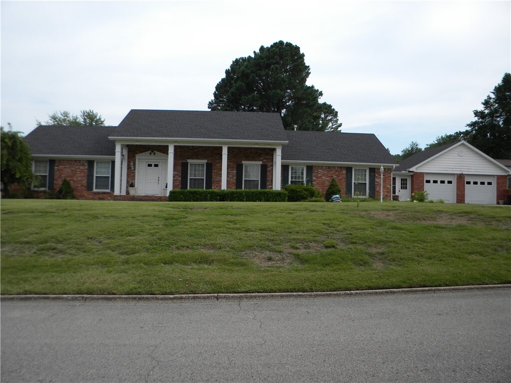 1409 Oaks Manor Drive  Fayetteville AR 72703 photo
