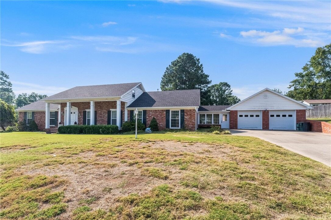 Property Photo: 1409 Oaks Manor Drive AR 72703