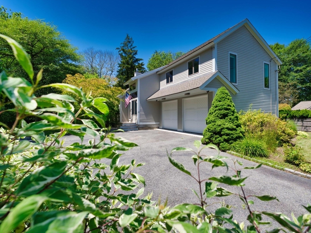 23 Fesser Ave  Bristol RI 02809 photo