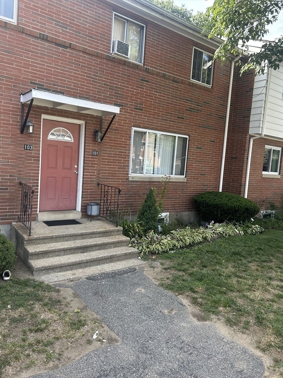 Property Photo: 101 Bishop Dr 101 MA 01702